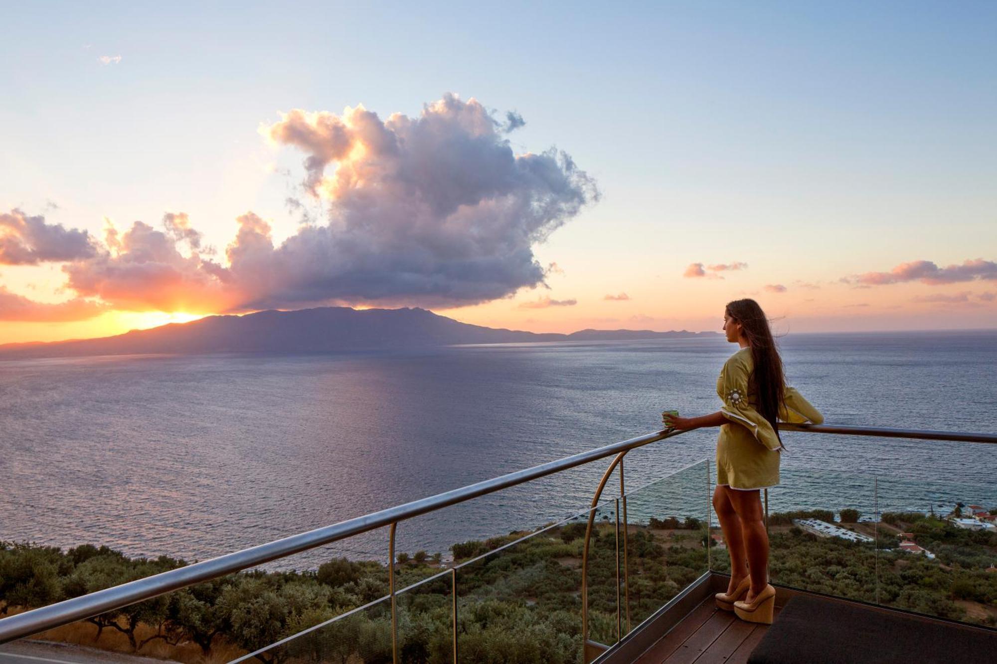 Beachfront Ravdoucha Epavlis Eleni Villa - Pool, Hot Tub, Gym, Sauna, Private Parking, Wifi Chania  Buitenkant foto