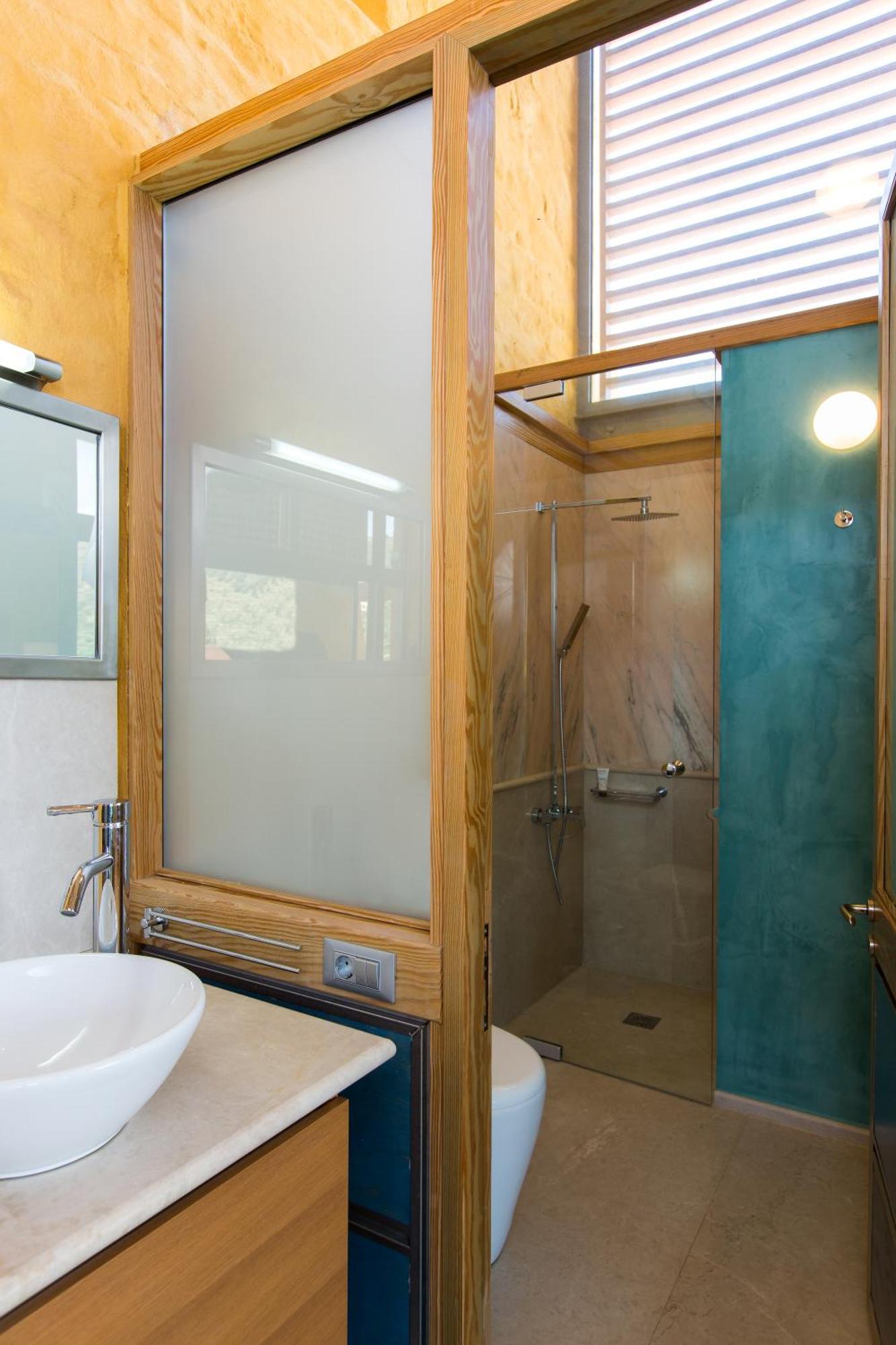 Beachfront Ravdoucha Epavlis Eleni Villa - Pool, Hot Tub, Gym, Sauna, Private Parking, Wifi Chania  Buitenkant foto
