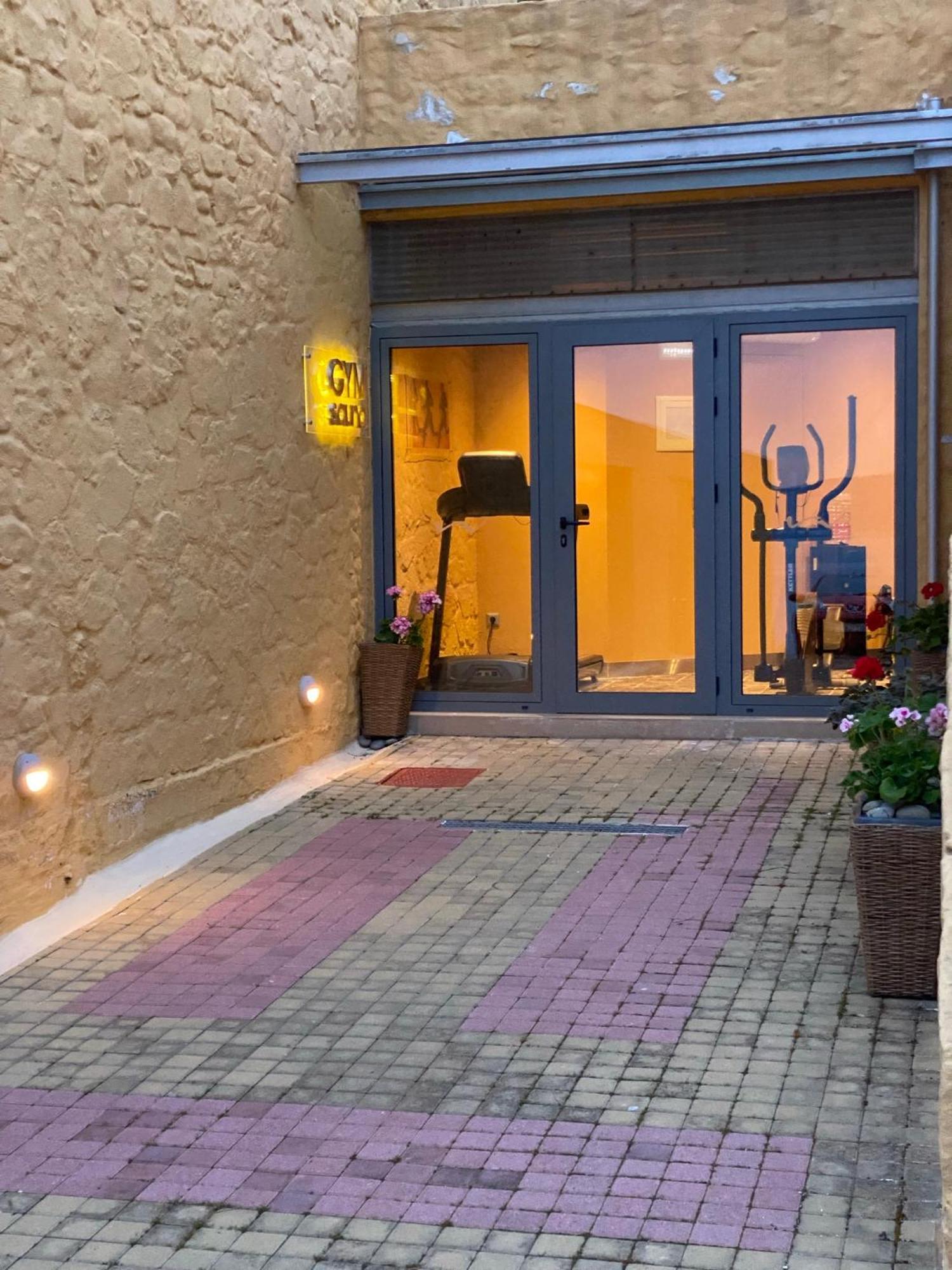 Beachfront Ravdoucha Epavlis Eleni Villa - Pool, Hot Tub, Gym, Sauna, Private Parking, Wifi Chania  Buitenkant foto