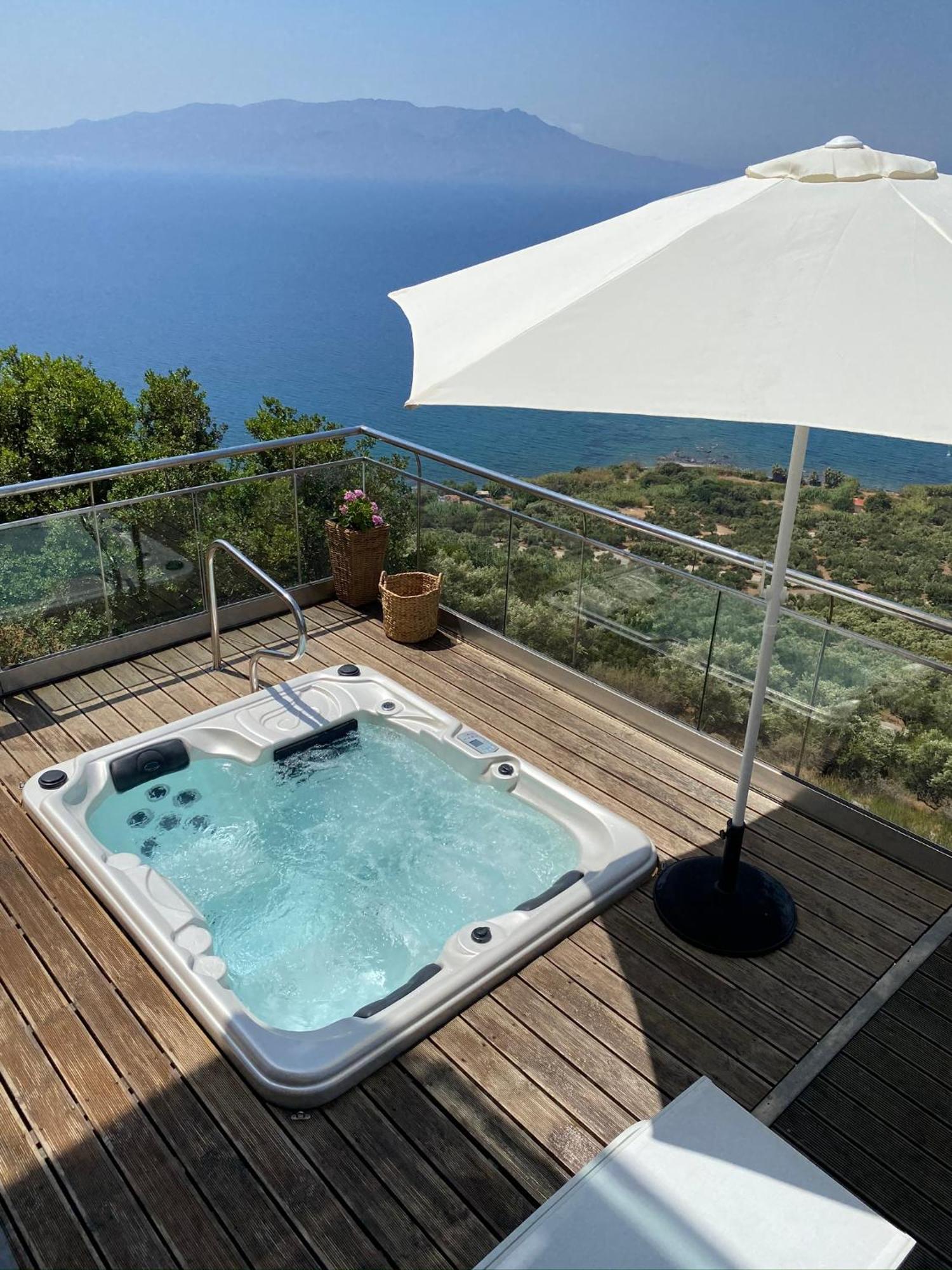 Beachfront Ravdoucha Epavlis Eleni Villa - Pool, Hot Tub, Gym, Sauna, Private Parking, Wifi Chania  Buitenkant foto