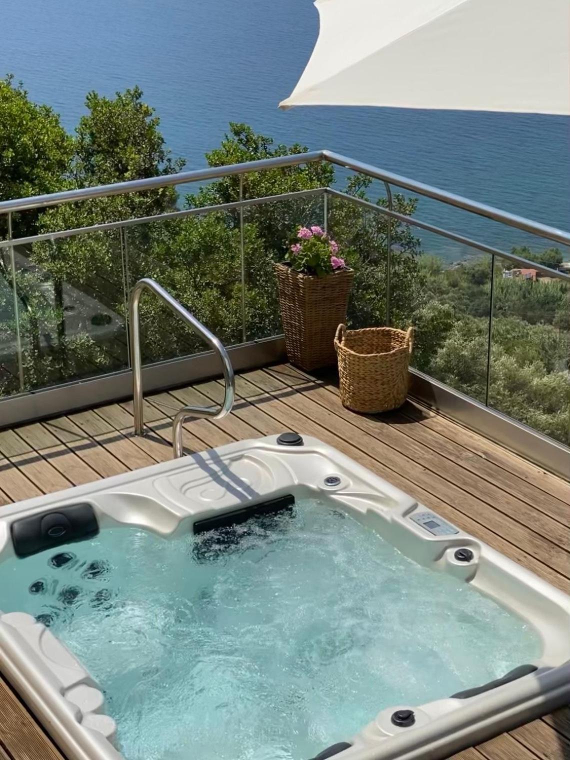 Beachfront Ravdoucha Epavlis Eleni Villa - Pool, Hot Tub, Gym, Sauna, Private Parking, Wifi Chania  Buitenkant foto