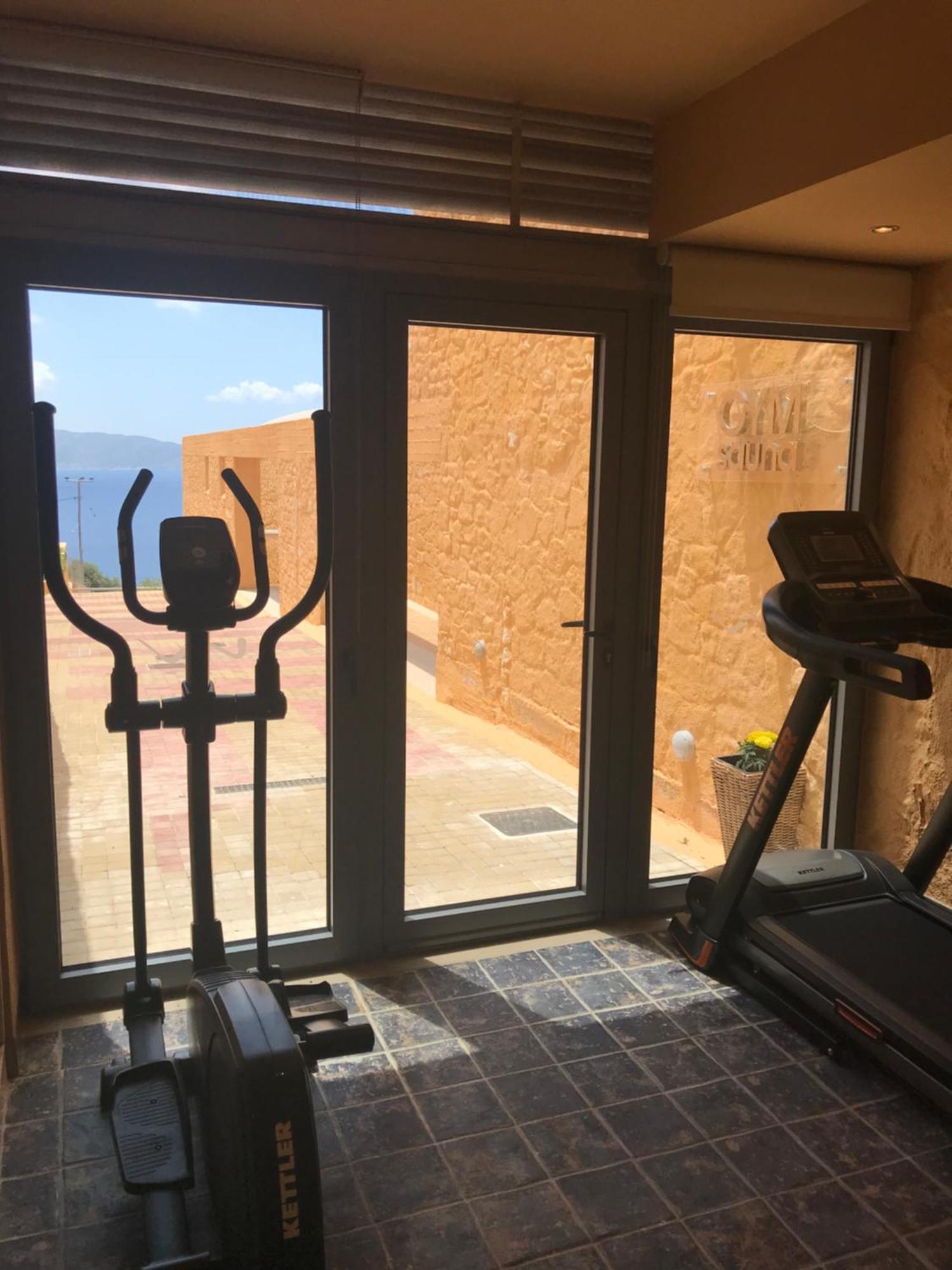 Beachfront Ravdoucha Epavlis Eleni Villa - Pool, Hot Tub, Gym, Sauna, Private Parking, Wifi Chania  Buitenkant foto