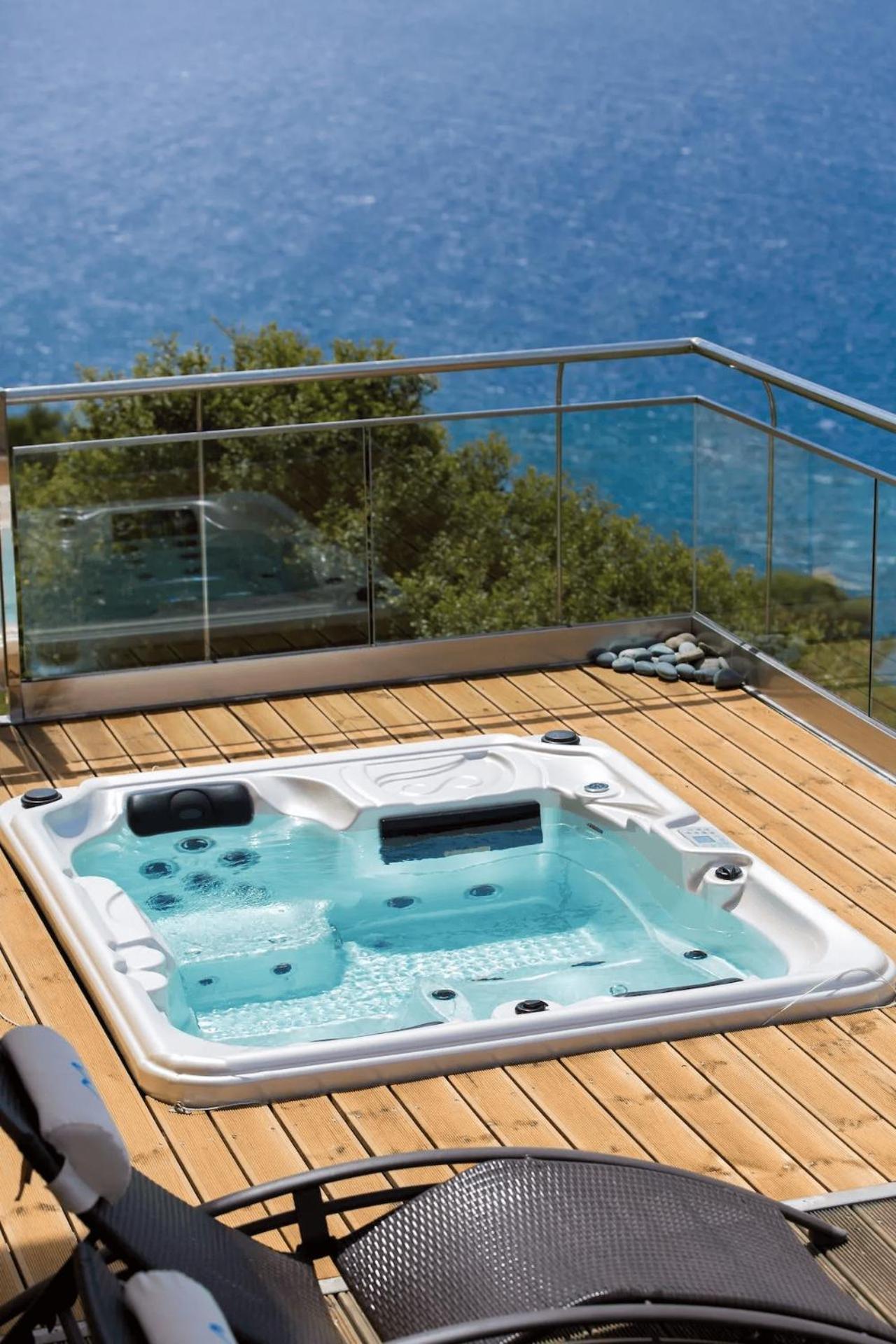 Beachfront Ravdoucha Epavlis Eleni Villa - Pool, Hot Tub, Gym, Sauna, Private Parking, Wifi Chania  Buitenkant foto